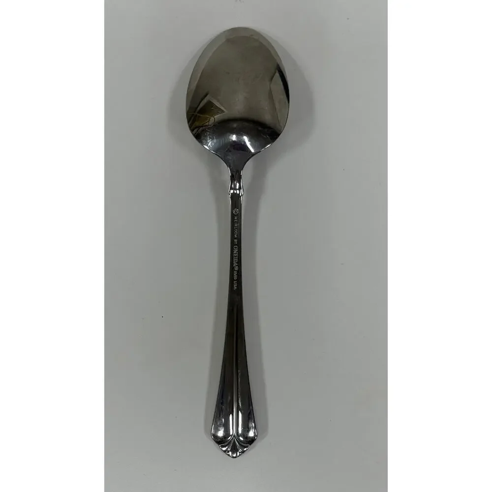 Oneida Juillaird Place Spoon. KT126